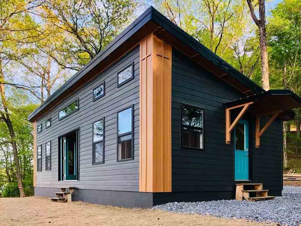 Modular cabin for freedom retreat 2025