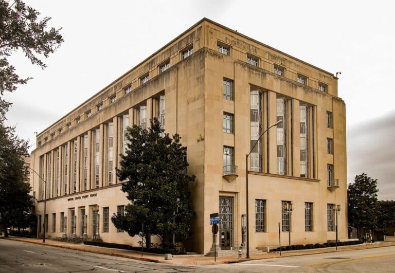 Federal courthouse in Fort Worth, Texas, where judges decide whether a felon can own a gun