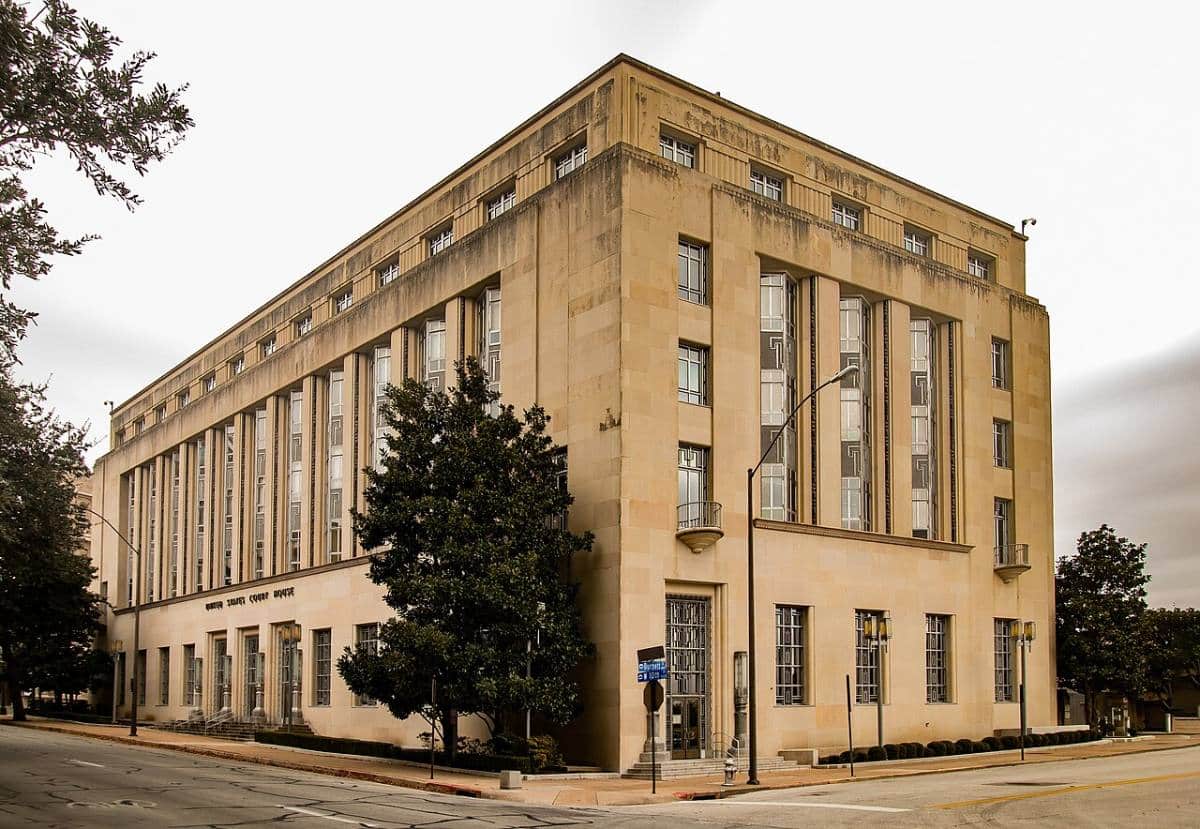Federal courthouse in Fort Worth, Texas, where judges decide whether a felon can own a gun